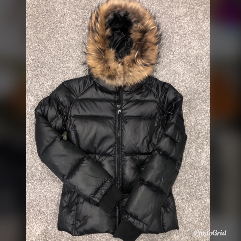 SAM Women’s down coat with fur hood